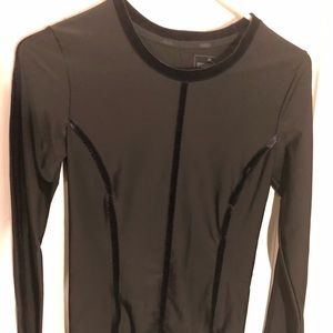 Puma dry cell pullover top, size small